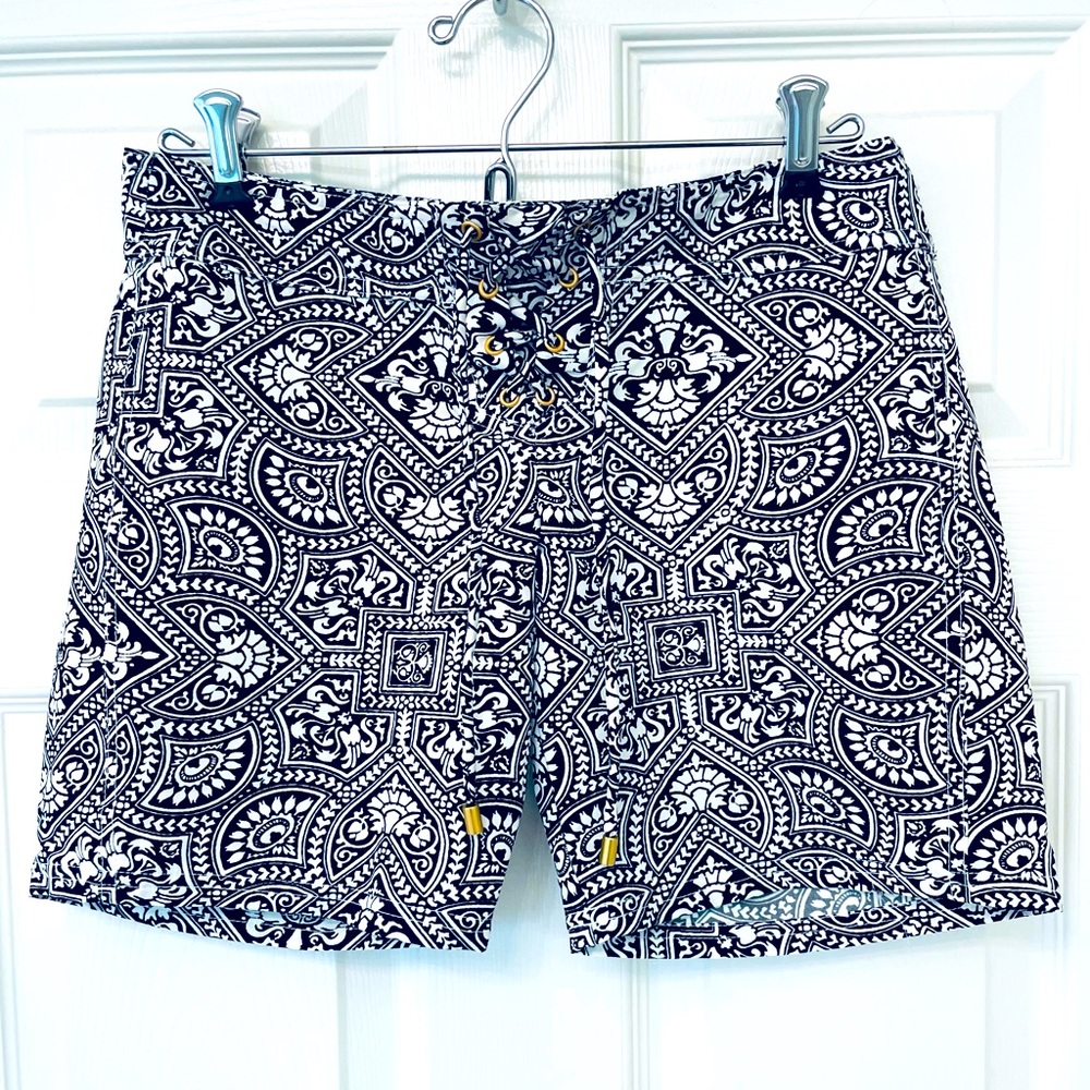 NEW WITHOUT TAGS - Helen Jon board shorts, size 0
